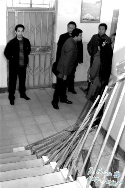 新疆阿克苏发生校园踩踏事故(组图)