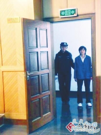 “民族大学校园情杀案”追踪 被告当庭流泪想向舅舅道歉(组图)
