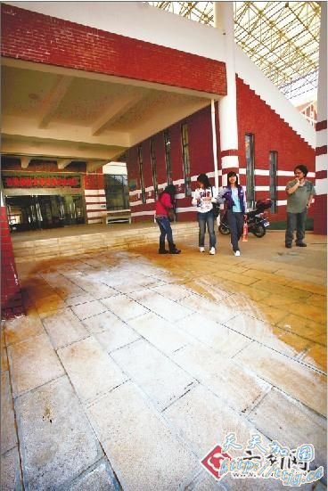 “民族大学校园情杀案”追踪 被告当庭流泪想向舅舅道歉(组图)