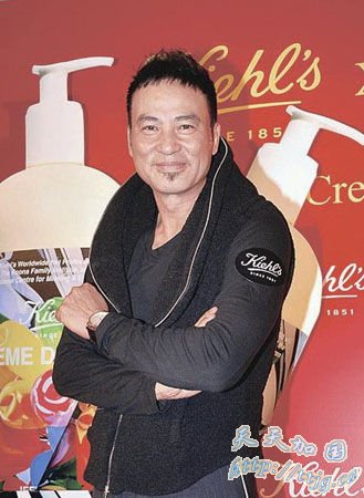 任达华支持李家杰找代母生孩子 。