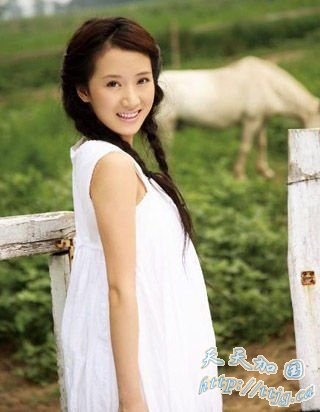 李念公开承认已订婚 未婚夫曾投资过张艺谋电影