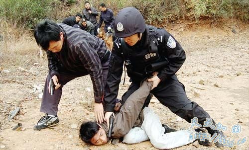 ����400�ྯ��Χɽ�Ѳ�12��ץ�������ٷ�(ͼ)