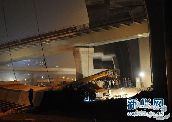 南京高架钢箱梁侧翻事故3名责任人被批捕