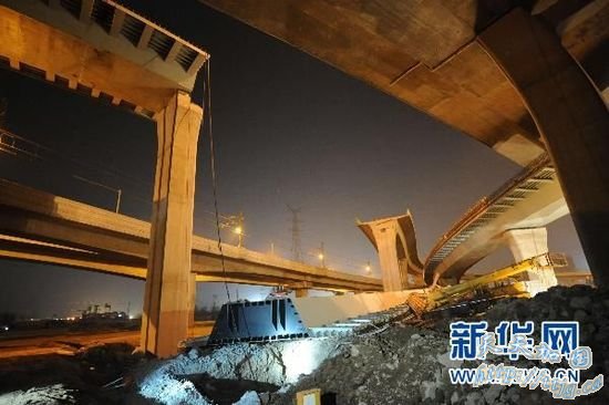 南京高架钢箱梁侧翻事故3名责任人被批捕