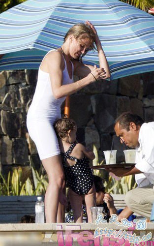 卡梅隆·迪亚兹与男友享受圣诞假期。