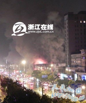 浙江金华一商住楼发生火灾 多人被困