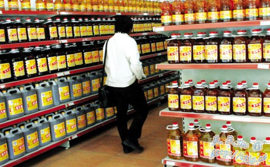 广东佛山50吨问题花生榨油流入市场