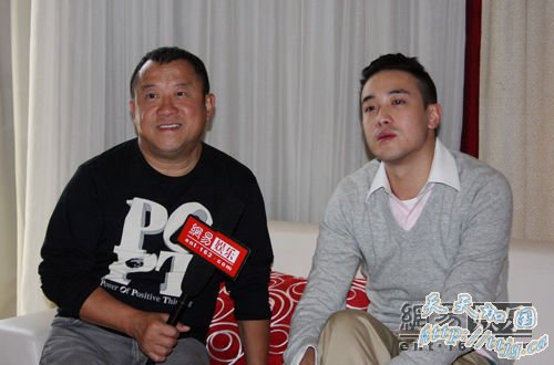 曾志伟、曾国祥展开父子对话。