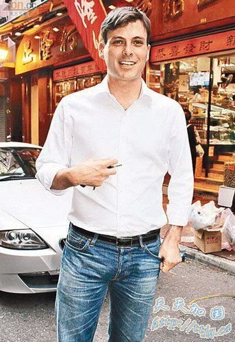 Matthew与梁咏琪爱得甜蜜,男方早前更远赴北京捧女友场。(资料图)