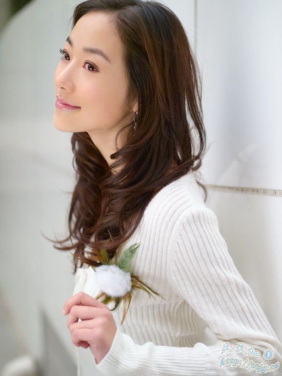 韩雪回应未婚生女传闻 称深受谣言伤害