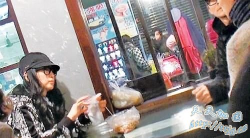 �������̨�Ĺ�� ���չ�ҹ�г�С��