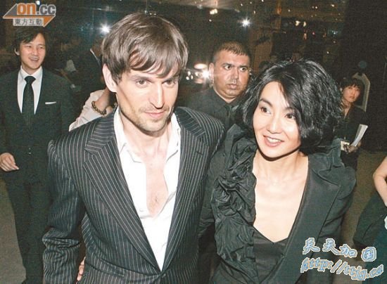 张曼玉与Ole因感情转淡而和平分手。