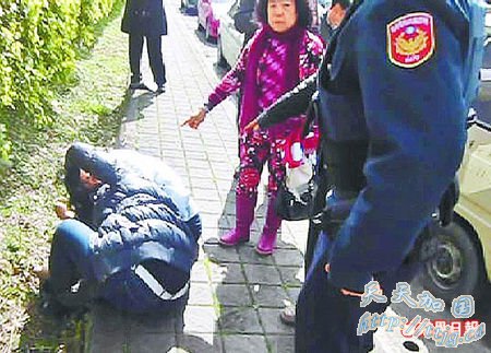 张韶涵生日母亲当街与弟弟朋友打架