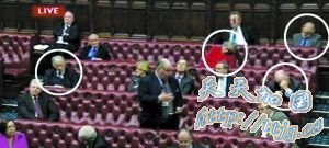 英国上院诞生最残酷辩论 议会铺上床和睡袋(图)