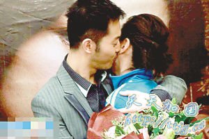 胡可沙溢首度公开拥吻。