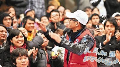 李连杰做联合国亲善大使 访问越南鼓励青年(图)