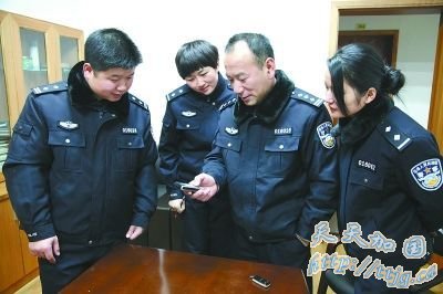 吴仁贤与同事分享小梅发来的短信 吴仁贤与同事分享小梅发来的短信