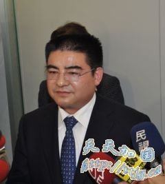 台湾一贫妇拦路流泪陈情 陈光标豪发7万元红包(图)