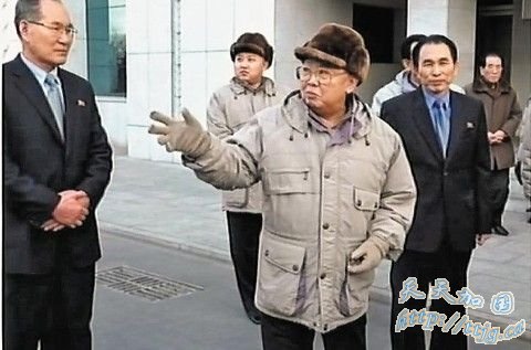 金正恩视察时戴皮帽 韩媒分析称其地位提升(图)