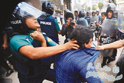 孟加拉国反对党大罢工抗议通胀引发警民冲突(图)