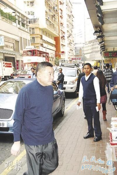 刘銮雄一家三口现身 拒回应李嘉欣诞兔宝宝(图)