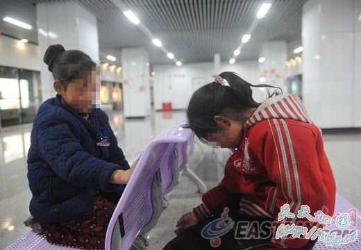 微博“随拍”关注乞儿 东方网记者亲历解救全过程(组图)
