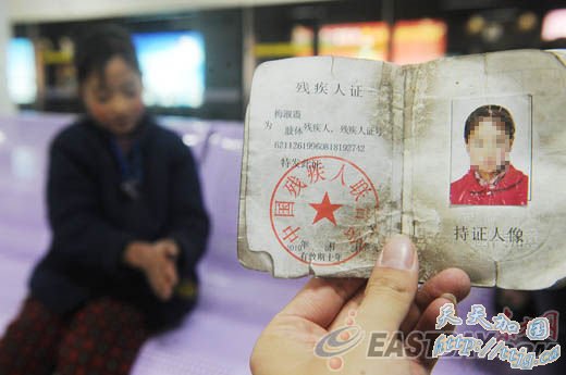 微博“随拍”关注乞儿 东方网记者亲历解救全过程(组图)