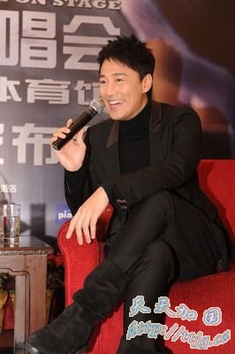 林峰回乡度岁,放了十天假。