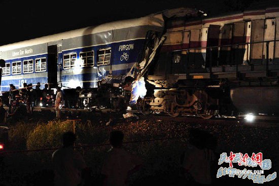 触目惊心!阿根廷火车相撞 两列几乎叠加 124人死伤(图)