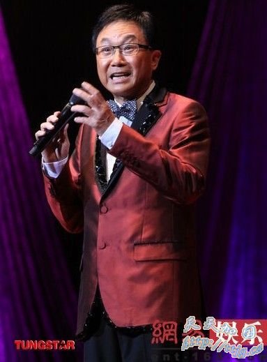 许冠文红馆举行栋笃笑。