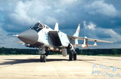 俄罗斯1架米格31截击机坠毁 飞行员跳伞