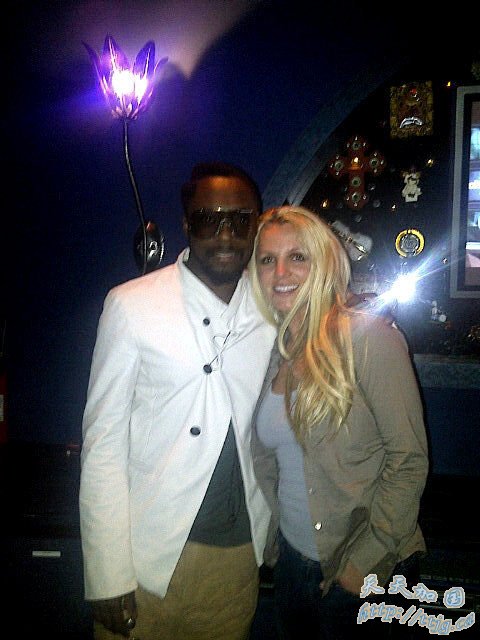 布兰妮和will.i.am。