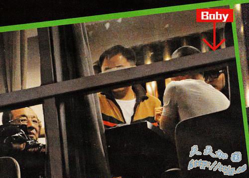 黄晓明父亲训话。