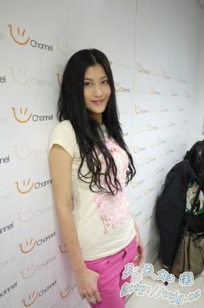 李彩桦谈前男友林峰床照泄露:觉得他好可怜