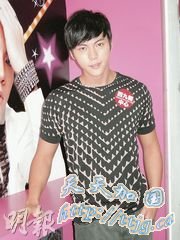 陈伟霆自曝最想买楼。