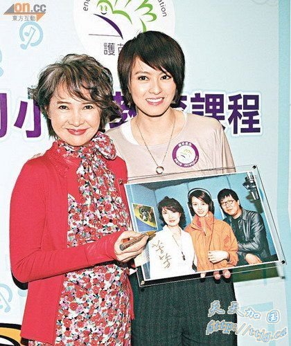 梁咏琪效仿萧芳芳行善。