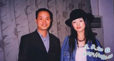 杨钰莹被爆97年已结婚 被豪宅奔驰俘虏深圳安家
