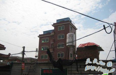 杨钰莹被爆97年已结婚 被豪宅奔驰俘虏深圳安家