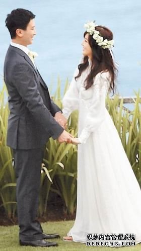 点图查看下一页 侯佩岑巴厘岛甜蜜拍婚纱 旧爱周杰伦短信祝福