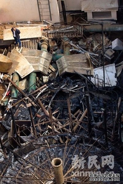 上海静安区城市航站楼起火 附近临时封路(图)