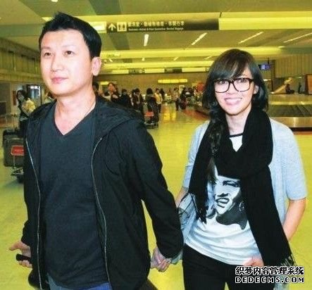 侯佩岑和黄伯俊(资料图)