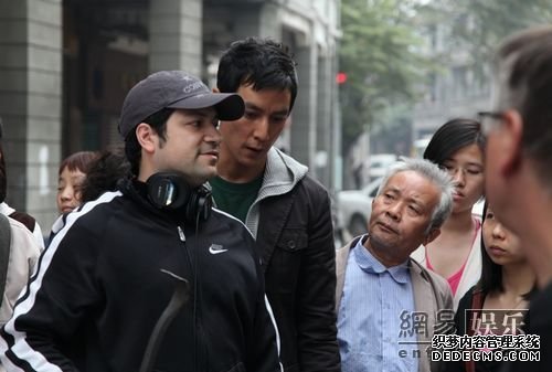 伍仕贤和吴彦祖在《形影不离》片场。