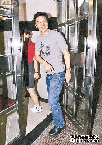 钟镇涛(微博)透露警方并未有联络过他。(资料图)