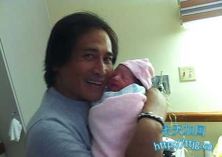 齐秦公布爱女照 昔日浪子展现慈父温柔(图)