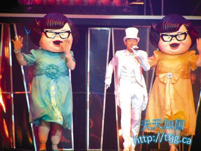 张学友此次演唱会的一大特色:与肥姐共舞。