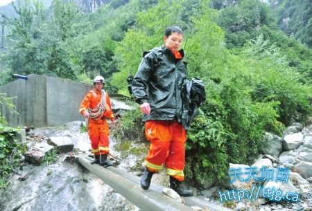 四川多地发生泥石流 多处道路中断